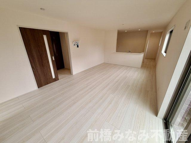 【新築】渋川市渋川第５　限定１棟　リーブルガーデン　新築建売の居間・リビング|ゆったりとしたリビングです