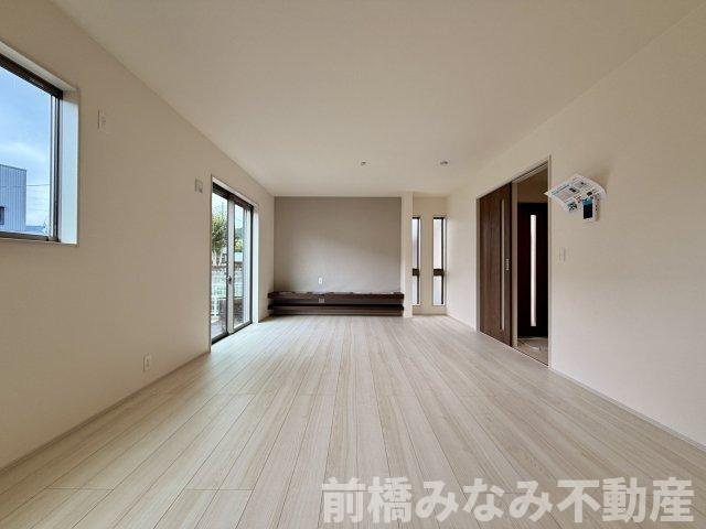 【新築】渋川市渋川第５　限定１棟　リーブルガーデン　新築建売の居間・リビング|ゆったりとした居間です