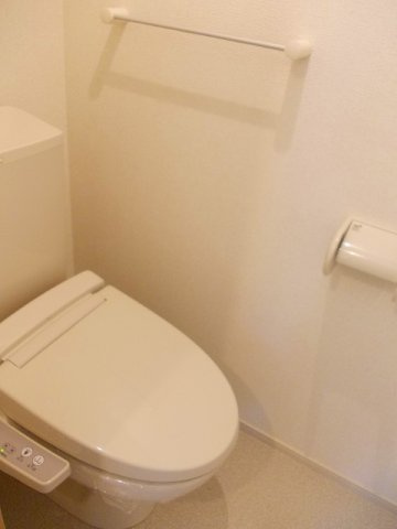 シンシアのトイレ|落ち着いた色調のトイレです
