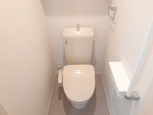アンピーノⅢのトイレ|落ち着いたトイレです