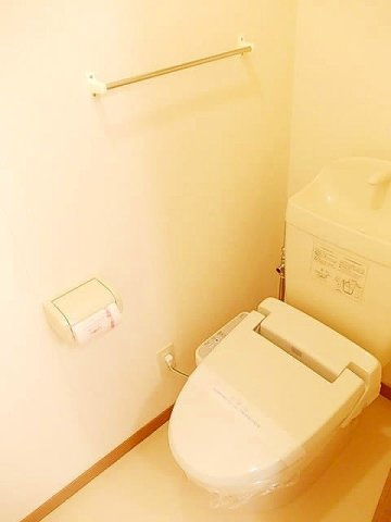 エーデルのトイレ|落ち着いた色調のトイレです
