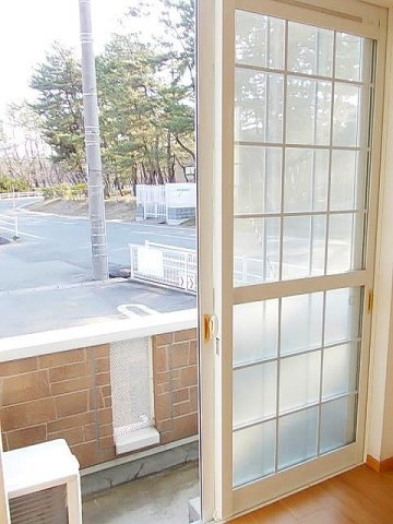 エーデルのバルコニー|暖かな日差しのふりそそぐバルコニー