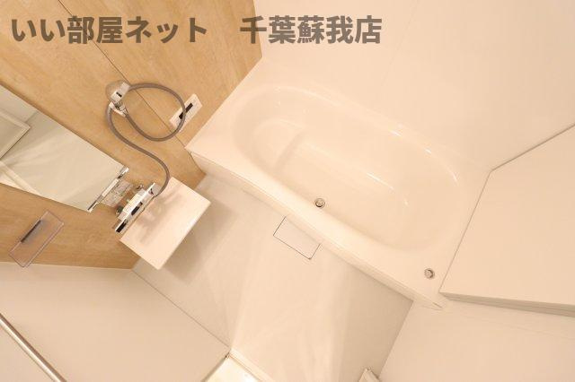 ハレカフアの浴室|ゆったりとした居間です