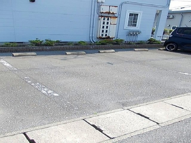 サンセール港Ｂの駐車場|駐車場があります