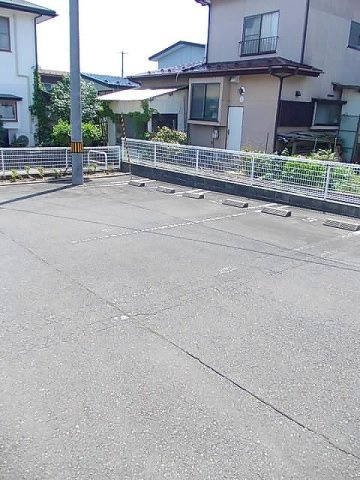 エトワールの駐車場|カースペースがあります