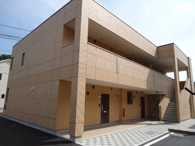 エテルノ・ヴェリータのエントランス|外観写真（昼）
