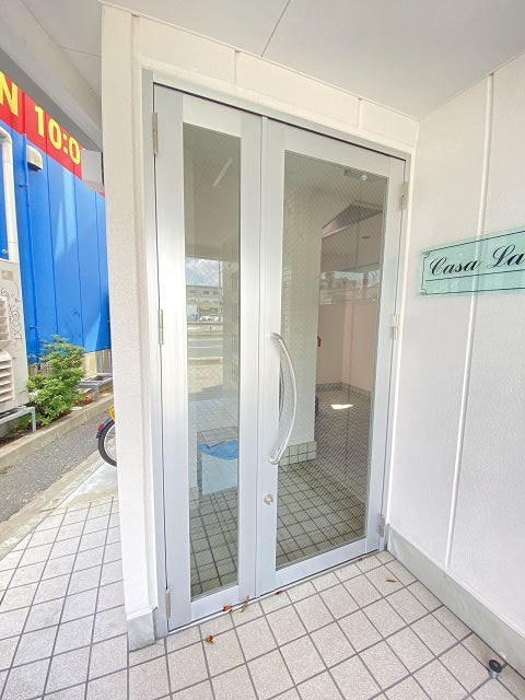 カーサ・ラルーチェのエントランス|建物の内部です