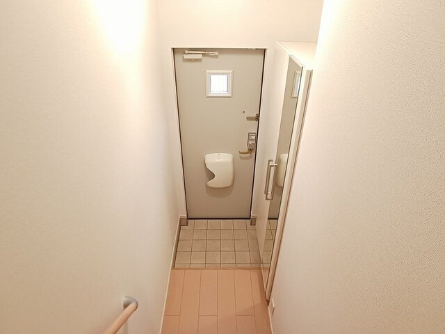 ブラマソーレＡの玄関