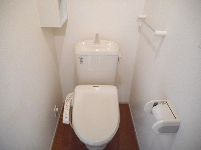 ブラマソーレＡのトイレ|落ち着いた色調のトイレです