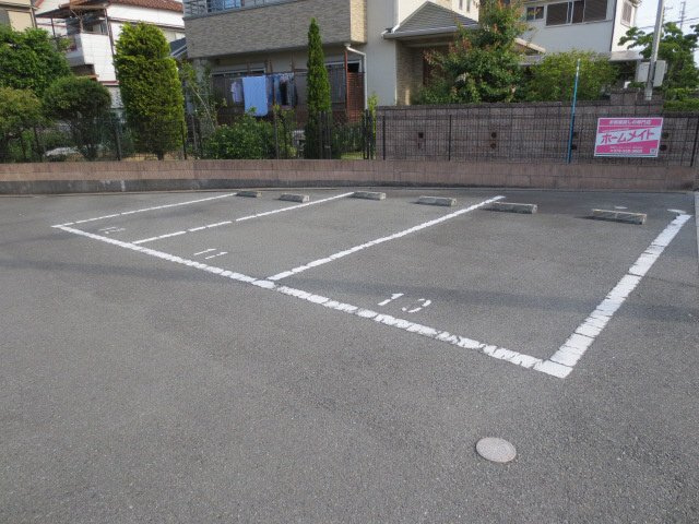 アメニティハウスの駐車場