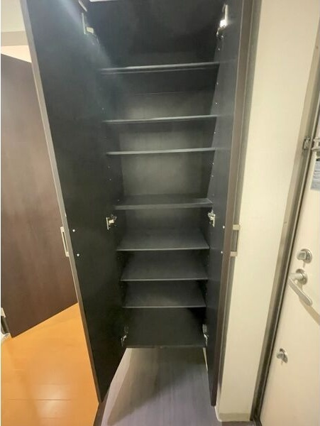 REX新栄の玄関