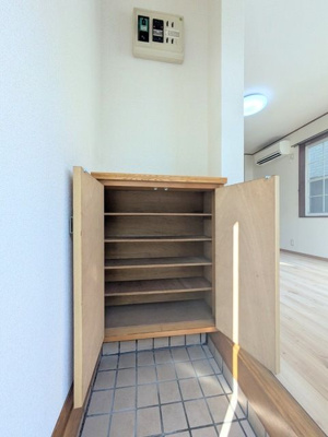 【玄関】 | ハイツアクシア