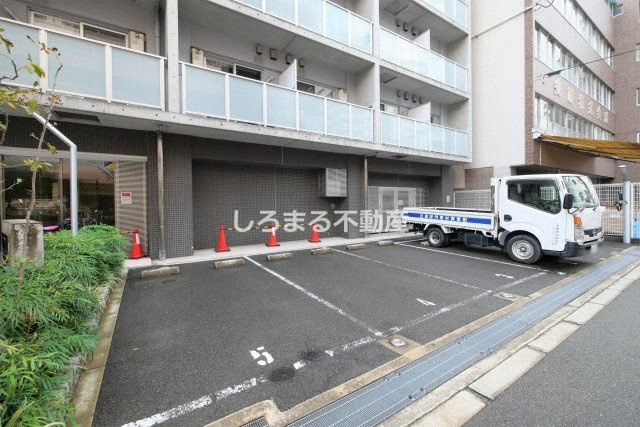 ルクレ新町レジデンスの駐車場
