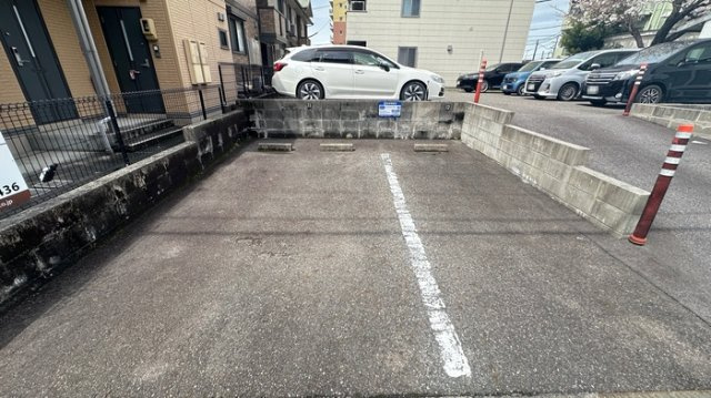 ディアコート砂田橋の駐車場