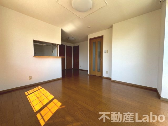 徳島市大原町余慶のアパートの居間・リビング