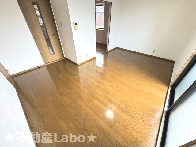 徳島市名東町３丁目のアパートの居間・リビング