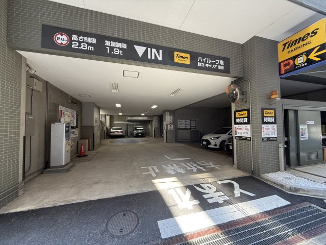モア・クレスト築地の駐車場