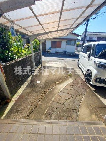 下三栖戸建ての駐車場|カースペースがあります