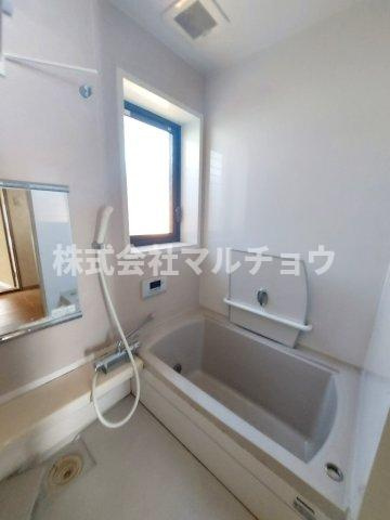 下三栖戸建ての浴室|落ち着いた空間のお風呂です