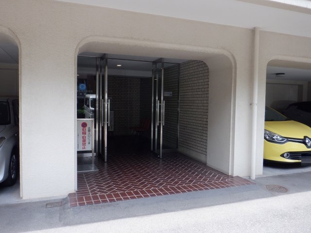 月島リバーハウスB棟のエントランス