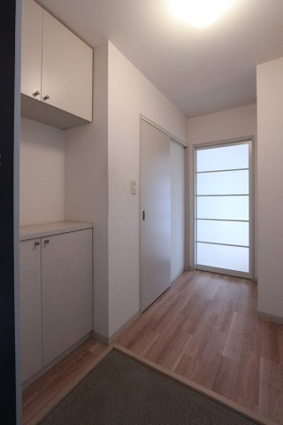 フォーブル白子Bの玄関