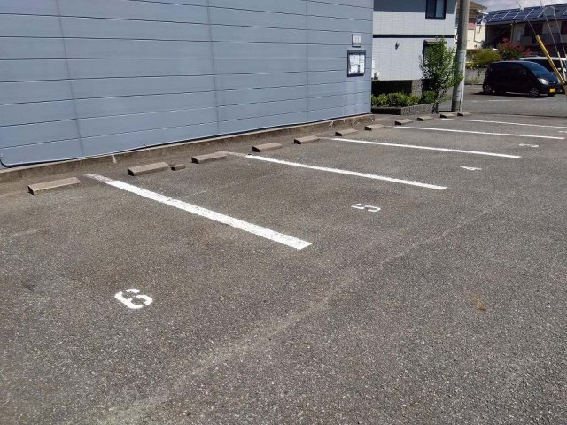 明石市沢野３丁目のアパートの駐車場