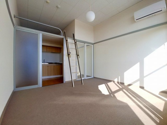 明石市沢野３丁目のアパートの居間・リビング
