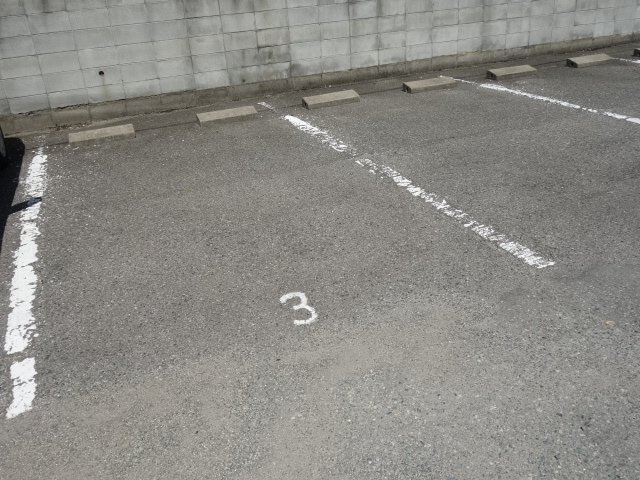 神戸市西区玉津町今津のアパートの駐車場