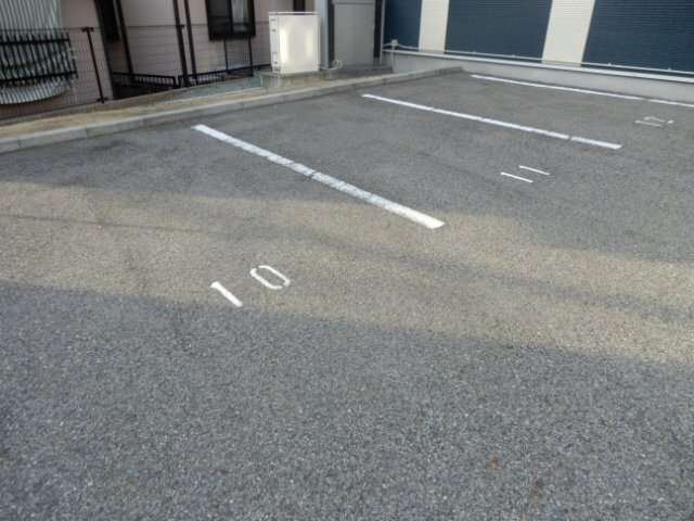 レオネクストウリュウの駐車場