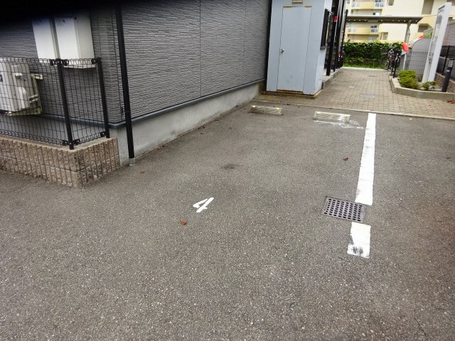 神戸市垂水区北舞子１丁目のアパートの駐車場