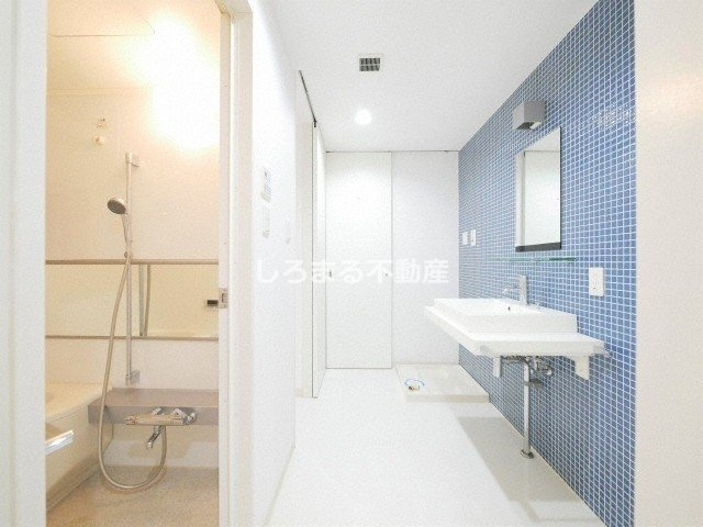 ルクレ堺筋本町レジデンスの洗面所