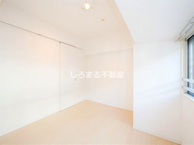 ルクレ堺筋本町レジデンスの洋室