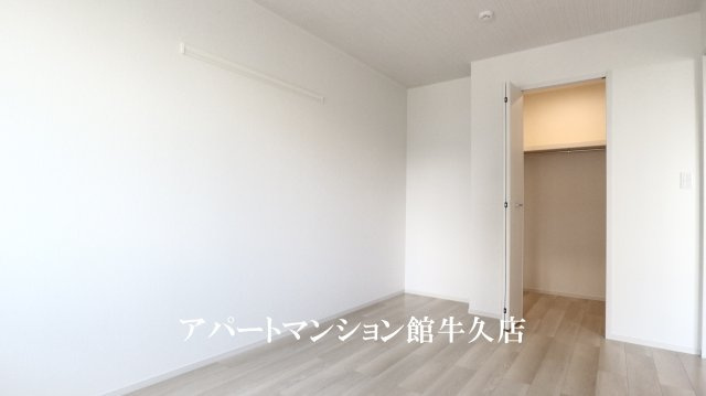 カミラの洋室