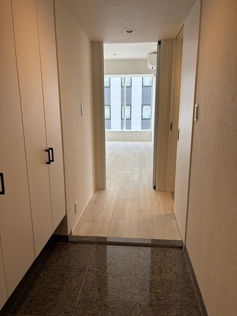 Ｗｈｉｔｅ　Ｔｏｗｅｒ　Ｈａｍａｍａｔｓｕｃｈｏの玄関|※写真は同タイプ住戸です。