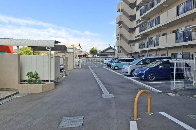 少女の赤い帽子み・な・と泉佐野の駐車場|駐車場
