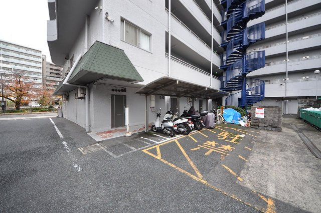 ターミナルマンション朝日プラザ堺のその他共用部分|バイク置き場
