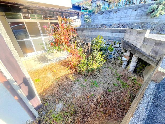 上間戸建ての庭
