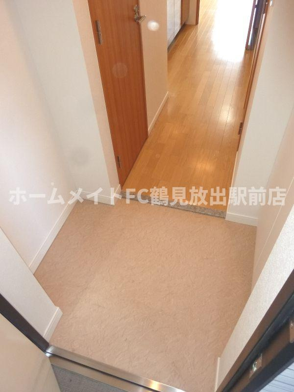 大阪市鶴見区鶴見４丁目の賃貸マンションの玄関