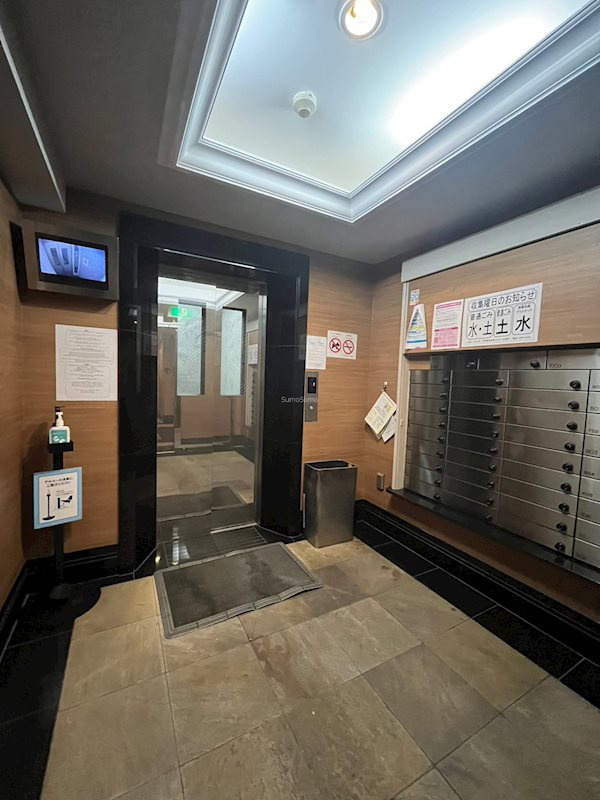 プレサンス心斎橋EASTのロビー|ゆとりのあるロビーです