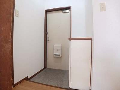 【玄関】 | エスポワール萩原 | 収納もある玄関です