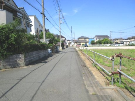 北本市本宿７丁目　売地の前面道路含む現地写真