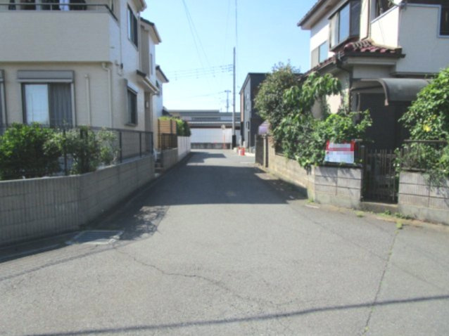 北本市本宿７丁目　売地の前面道路含む現地写真