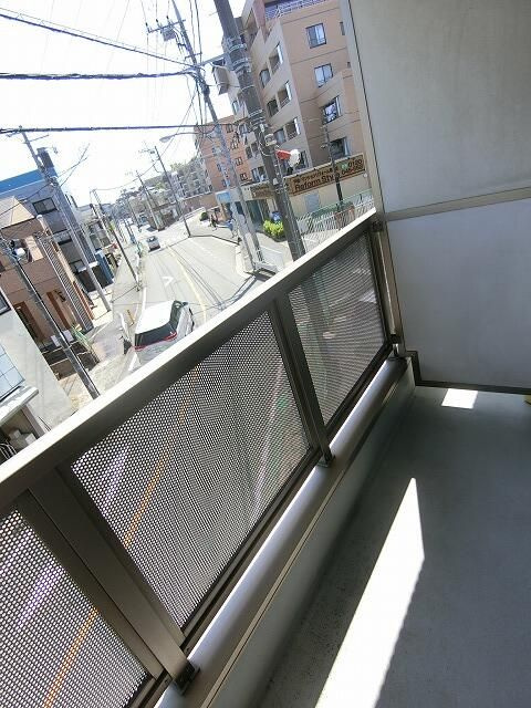 横浜市旭区さちが丘のアパートのバルコニー