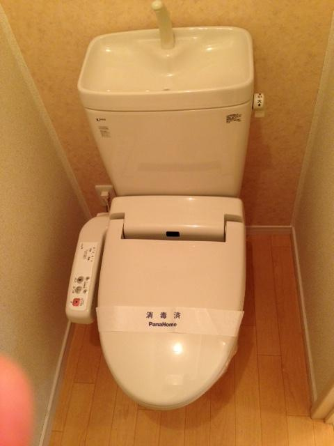 フォルテシモのトイレ|落ち着いた色調のトイレです