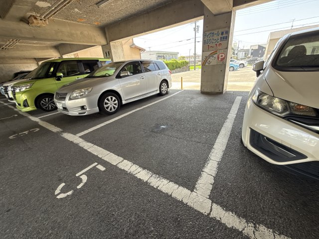 グランレナジア姫路の駐車場