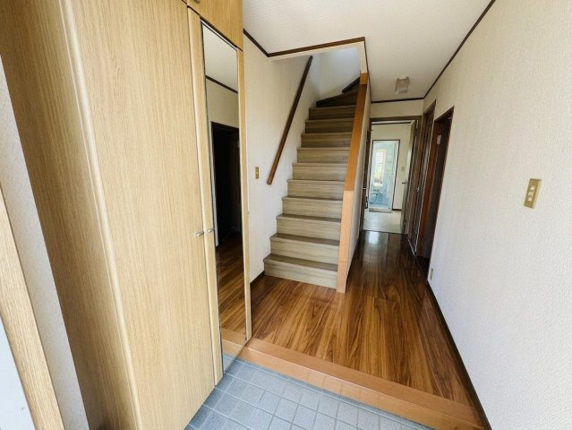 取手市椚木　中古戸建の玄関