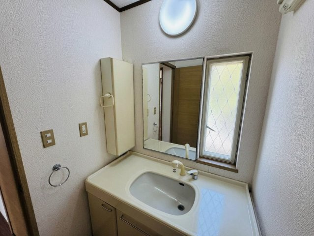 取手市椚木　中古戸建の独立洗面台