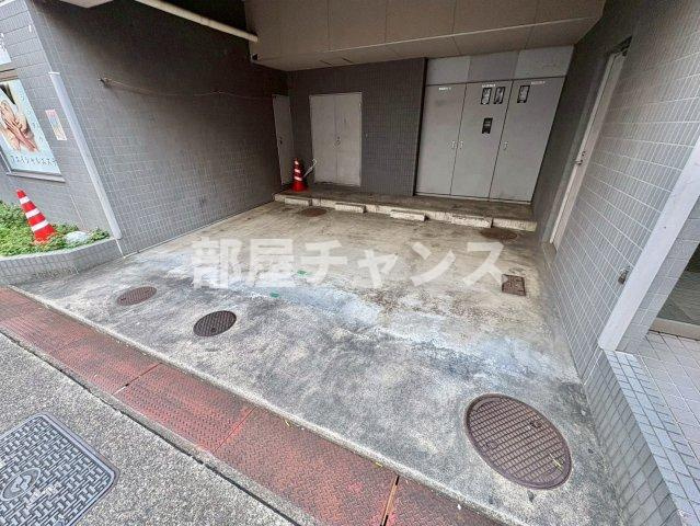 イトサンビルの駐車場