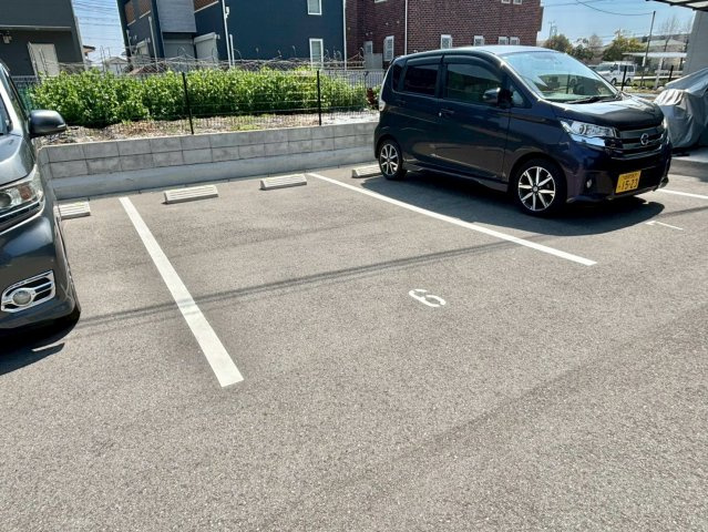 フォンターナ飾磨の駐車場