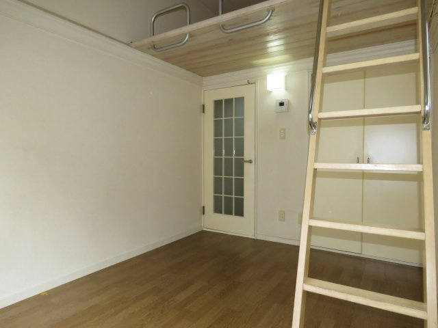 レジデンス本川越の洋室